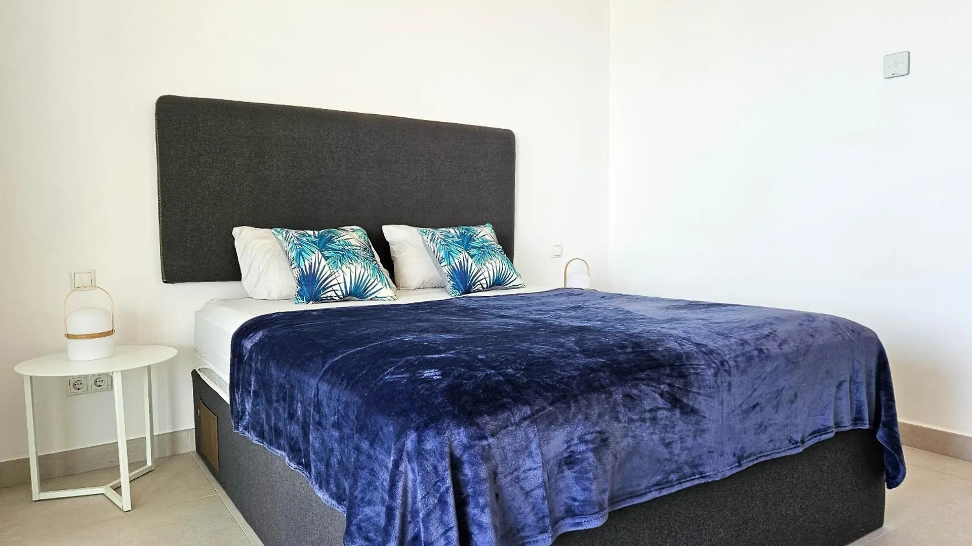 Modern 2 Bed Ground Floor Apartment Finca Cortesin Estepona Spain