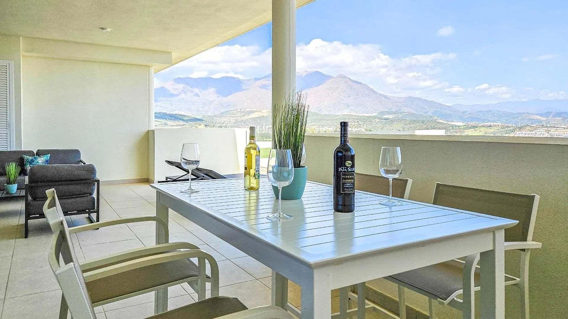 Modern 2 Bed Ground Floor Apartment Finca Cortesin Estepona Spain