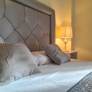 Apartahotel Espacioso Muy Tranquilo Y Con Jardines Cercano A La Playa Y Con 06 Piscinas, Estepona